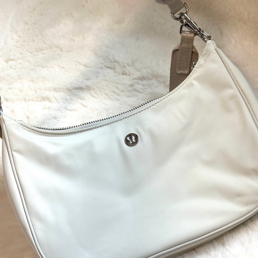 lululemon City Essentials Small Shoulder Bag 3L in Bone